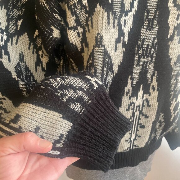 Vintage Front Line black and white knit sweater with leather shoulder details - Picture 3 of 8